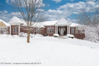 6424 Ridgepond Place East Lansing, MI 48823