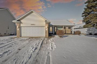 4463 Pine Creek Drive Burton, MI 48519