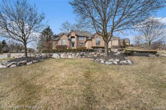 5029 Deer Creek Circle N Washington, MI 48094