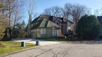 27088 Pembridge Lane W Farmington Hills, MI 48331