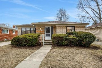 24741 Manistee Street Oak Park, MI 48237