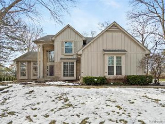 2808 Water Oaks Orchard Lake, MI 48324