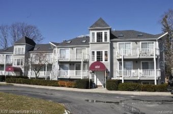 105 Park Avenue 1 Charlevoix, MI 49720