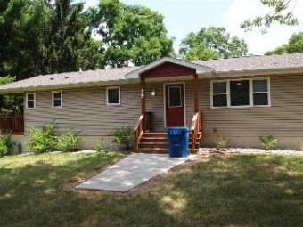 19 Mcclellan Street Hillsdale, MI 49242