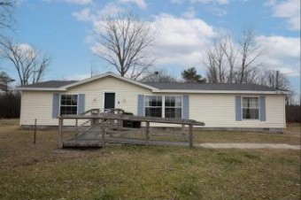 2119 S Eight Mile Breckenridge, MI 48615