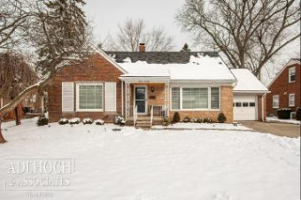 1170 Elford Court Grosse Pointe Woods, MI 48236