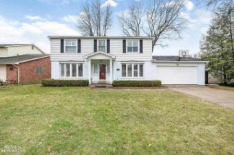 425 Saddle Lane Grosse Pointe Woods, MI 48236