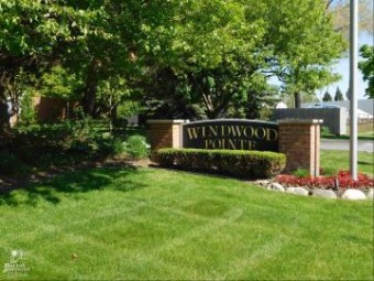 121 Windwood Pointe Saint Clair Shores, MI 48080