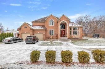 5923 Rouge Circle Dearborn Heights, MI 48127