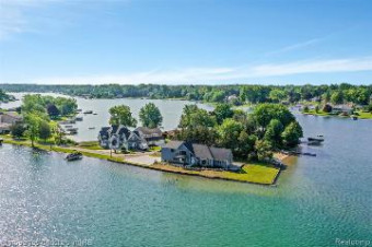 614 Island Drive White Lake, MI 48386