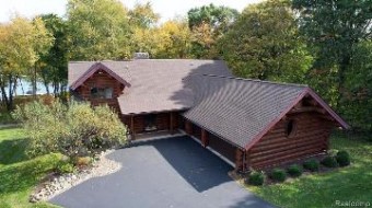 9600 Huntley Cove Pinckney, MI 48169