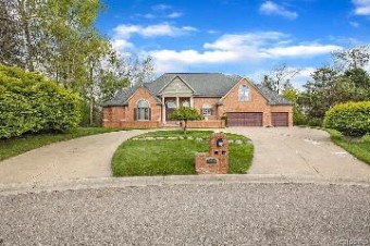 6319 Woodmere Flint, MI 48532