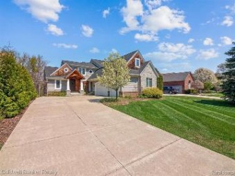 1238 Forest Bay Drive Waterford, MI 48328