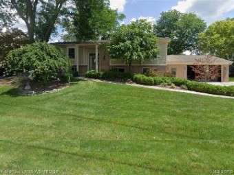 5016 Wavewood Drive Commerce Township, MI 48382