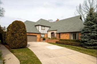 32 Windemere Pl Grosse Pointe Farms, MI 48236