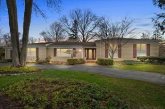 2951 Masefield Bloomfield Hills, MI 48304