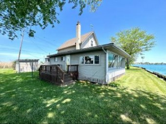 7685 S Channel Dr Harsens Island, MI 48028