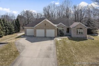 6460 Porter Lane Allendale, MI 49401