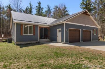 21299 Lois Lane Howard City, MI 49329