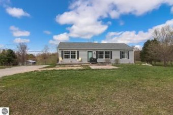 6071 E Gallivan Road Cedar, MI 49621