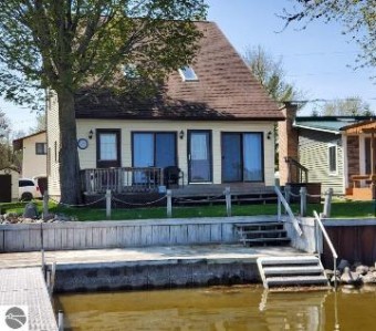 5402 W Lake Shore Drive Weidman, MI 48893