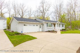 408 N Shiawassee Street Laingsburg, MI 48848