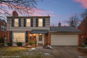 915 Cook Road Grosse Pointe Woods, MI 48236