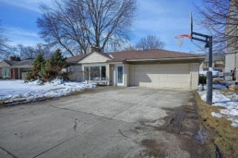 1638 Beverly Street Sylvan Lake, MI 48320