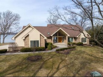 8740 Oak Beach Drive Commerce Township, MI 48382