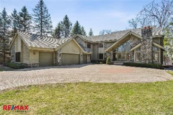 375 Gray Woods Lane Lake Angelus, MI 48326