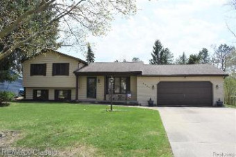 1719 Apple Orchard Lane Wolverine Lake, MI 48390