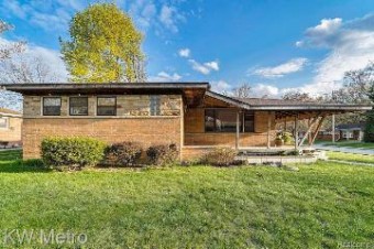 24735 Lyndon Redford, MI 48239