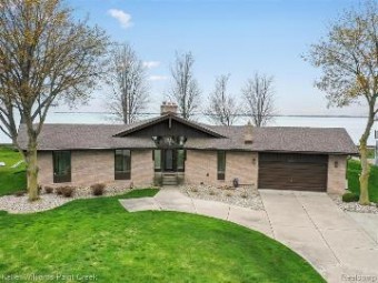 48806 Point Lakeview Drive Chesterfield Township, MI 48047