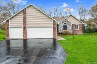 4195 Nancy Lane White Lake, MI 48383