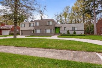 18465 Saratoga Boulevard Lathrup Village, MI 48076