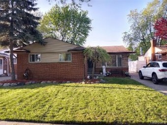 15275 Everly Street Roseville, MI 48066