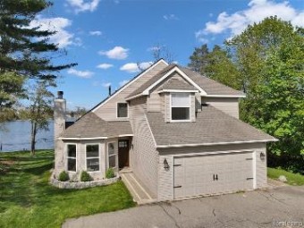 1052 Maple Heights Drive White Lake, MI 48386