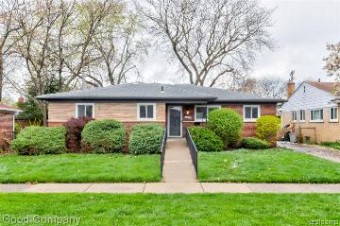 23580 Radclift Street Oak Park, MI 48237