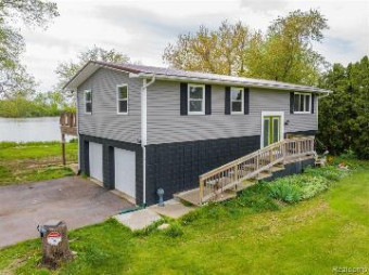 1955 Lotus Drive Erie, MI 48133