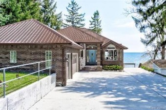 5434 Lakeshore Road Deckerville, MI 48427