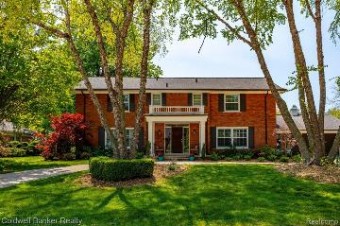 47 Stonehurst Road Grosse Pointe Shores, MI 48236