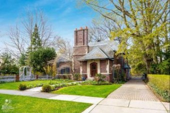 225 Touraine Grosse Pointe Farms, MI 48236