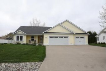 2203 Whiteherse Dr Bay City, MI 48706