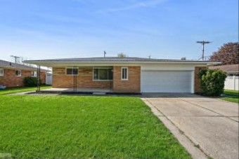 19226 Skyline Roseville, MI 48066