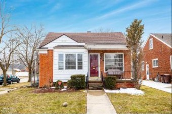 20950 Fleetwood Harper Woods, MI 48225