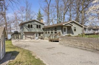 1087 E Hess Lake Drive Grant, MI 49327