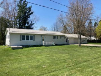 2121 W Howard City-Edmore Six Lakes, MI 48886