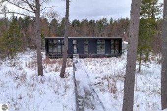 3671 S Sunrise Lane Lake Leelanau, MI 49653