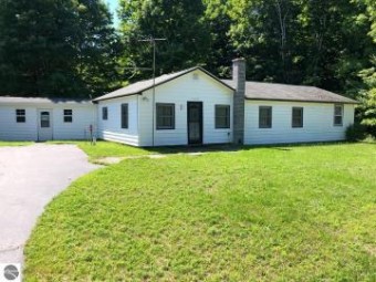 11525 Cinder Road Beulah, MI 49617