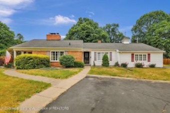 2768 Leland Circle East Lansing, MI 48823